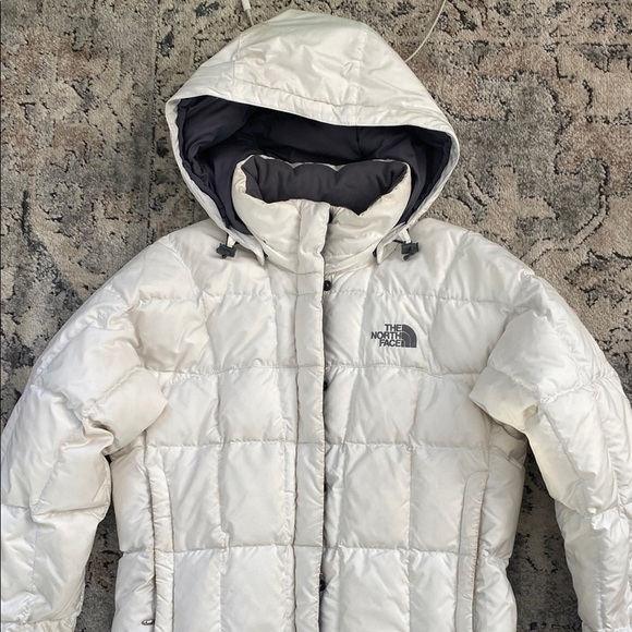The North Face Women's White Puffer Coat - Picture 2 of 12